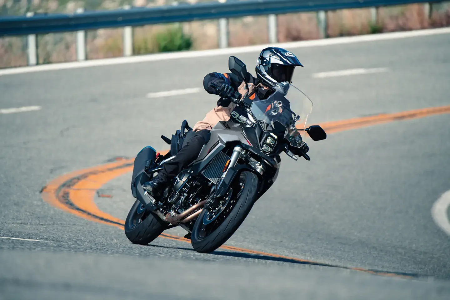 Motorrijder op Suzuki V-Strom